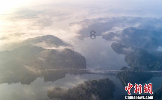 上面的好看还是下面的好看？游戏画面